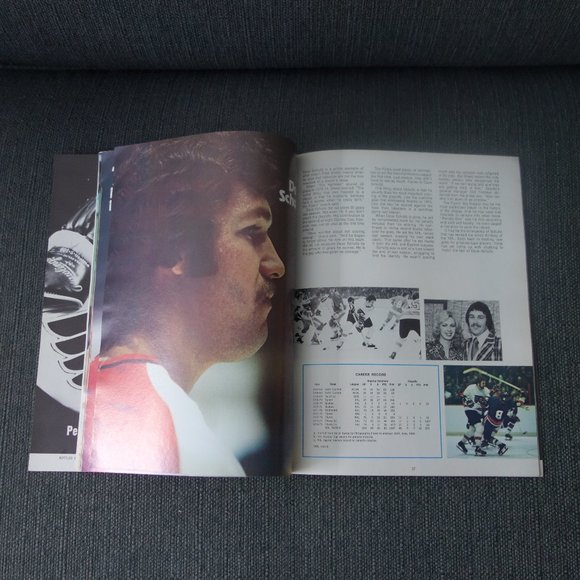 Vintage Philadelphia Flyers Yearbook 1975-76 - Picture 6 of 9